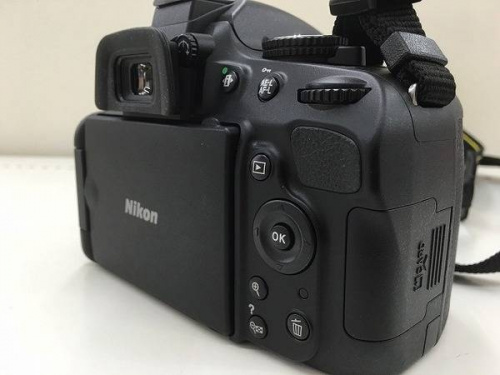 デジタルカメラのD5100