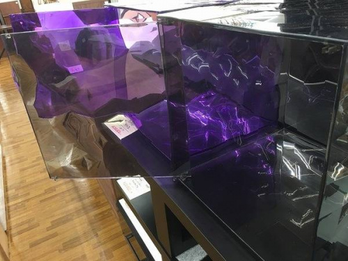 Kartellのキューブコンテナ