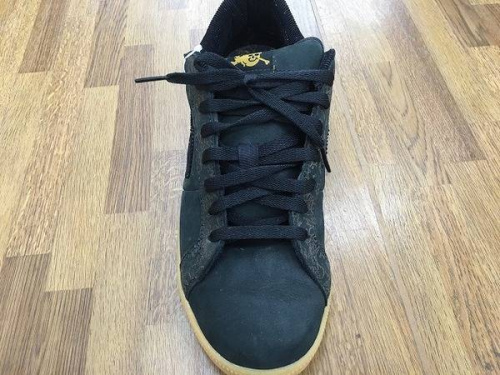 アディダス（adidas）のナイキ（NIKE）
