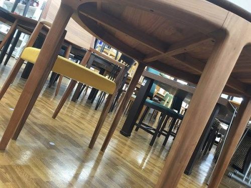 ダイニングの家具