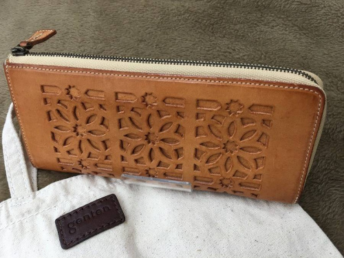 レディースファッションのレザー