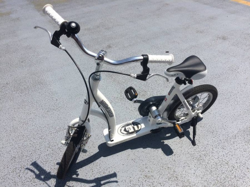 アウトドア　スポーツの自転車　キックバイク