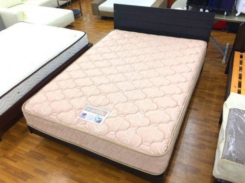 家具　インテリアのダブルベッド