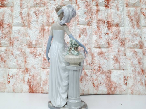 LLADRO(リヤドロ)のチャールストーンの貴婦人 ゴルフをする男女