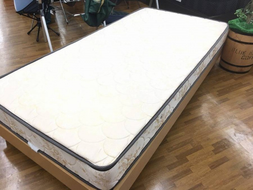家具のベッド