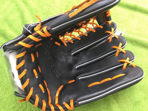 グローブのadidas