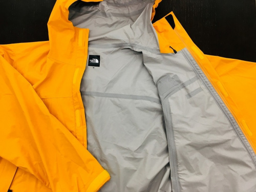 ジャケットのドットショットジャケット