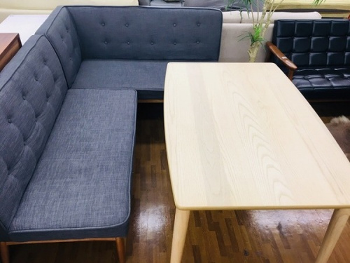 ダイニングセットのソファー