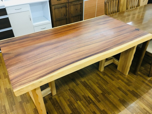 テーブルのダイニングテーブル