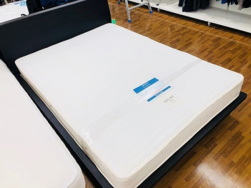 家具のベッド