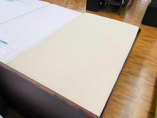 カリモクのブラウン