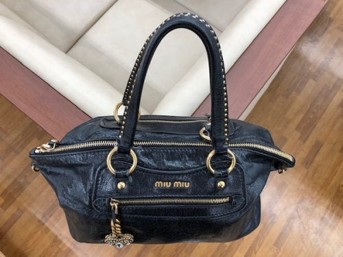 MIU MIUのブランンド品