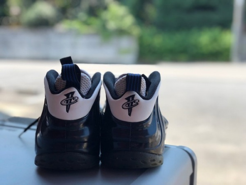 NIKEのAIR　FOAMPOSITE　ONE