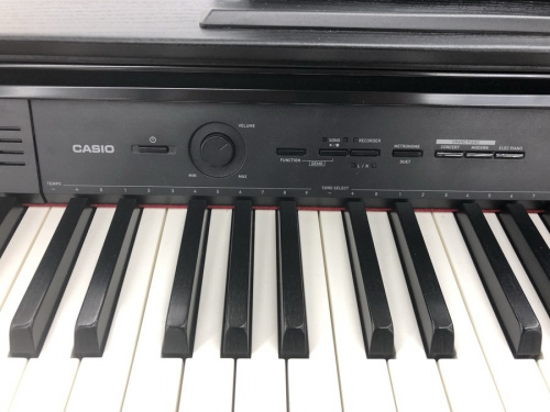 電子ピアノ　中古のprivia　中古