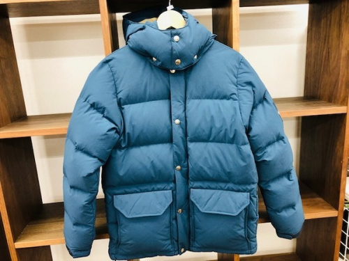 マウンテンダウンジャケットのキャンプシエラジャケット