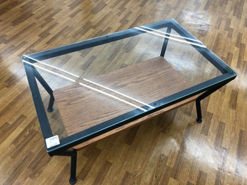 家具のテーブル