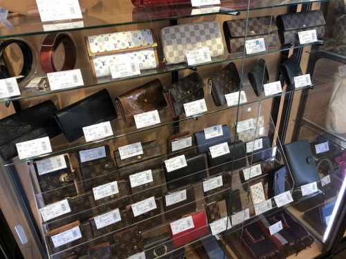 バッグの財布