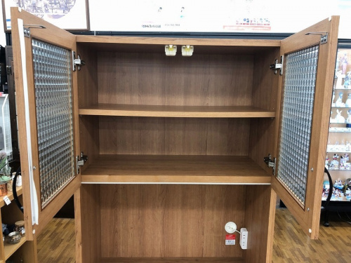 天然木(パイン材)使用！タイルトップ食器棚販売中です！【鎌ヶ谷店