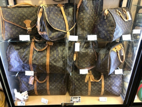 バッグの財布