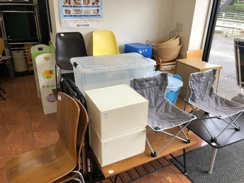 ダイニングテーブルのソファー