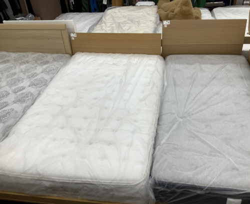 家具のベッド