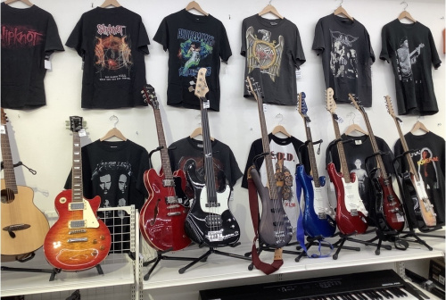 エレキギター　中古の電子ピアノ　中古