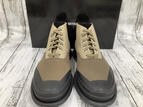 イッセイ　ミヤケ　中古のスニーカー　買取