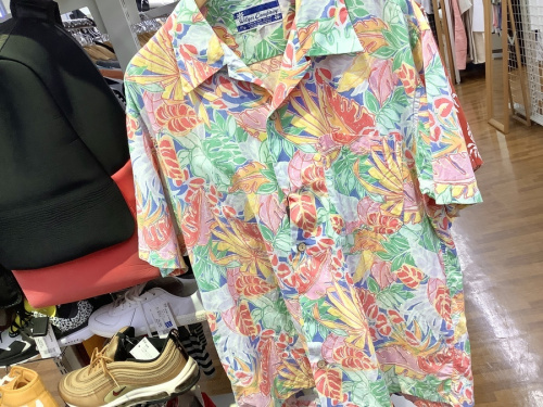 アロハシャツ　中古の夏物衣類　セール　中古