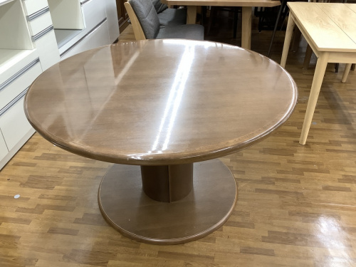 生活家具のテーブル