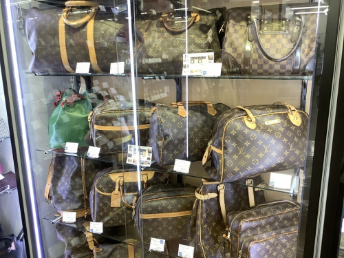 巾着ショルダーバッグのLOUIS VUITTON