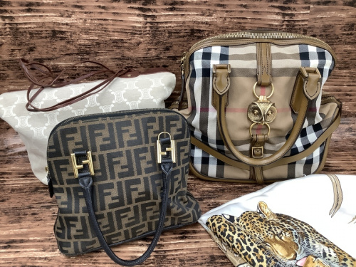 BURBERRYのFENDI