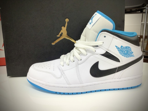 スニーカーのエア　ジョーダン