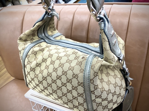 ジミーチュウのリサイクルショップ