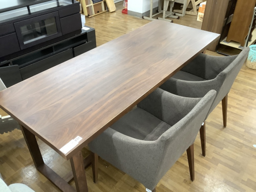 テーブルのダイニングセット