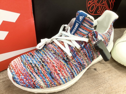 アディダスのナイキ