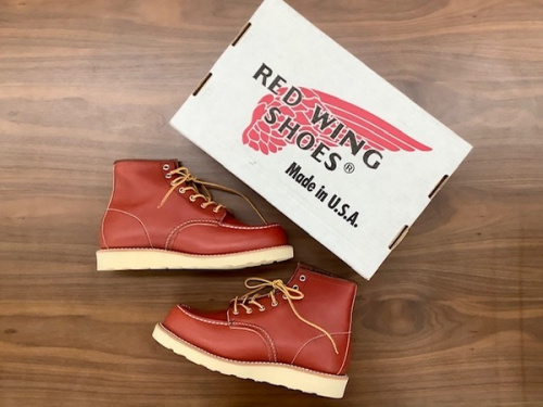 スニーカーのアディダス