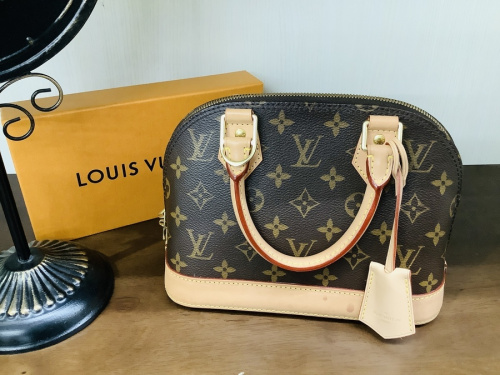 バッグの財布