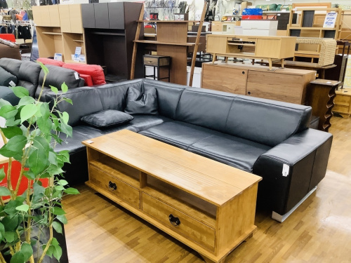 家具のダイニングテーブル