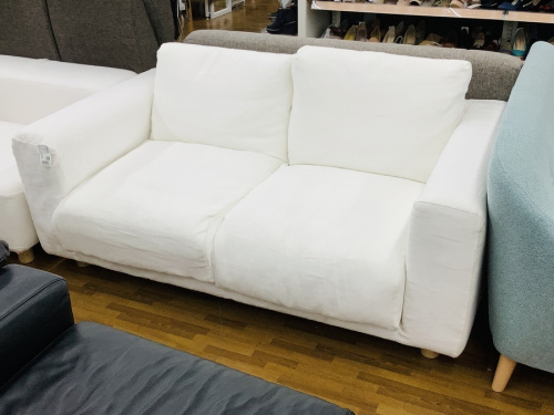 ダイニングテーブルのソファー