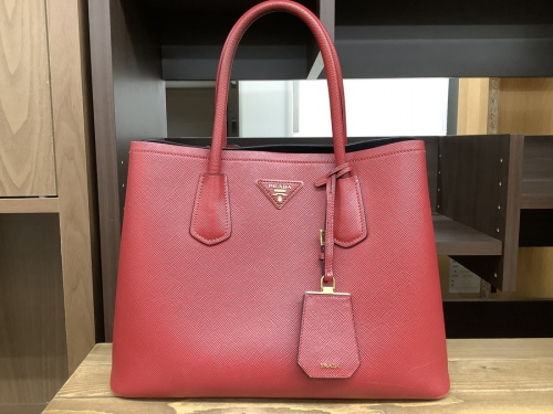 バッグのPRADA