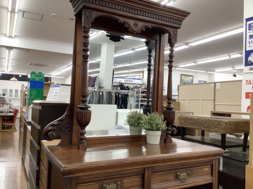 家具のドレッサー