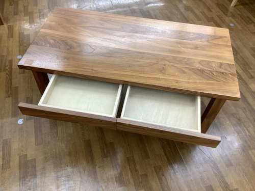 ローテーブルのチェアー