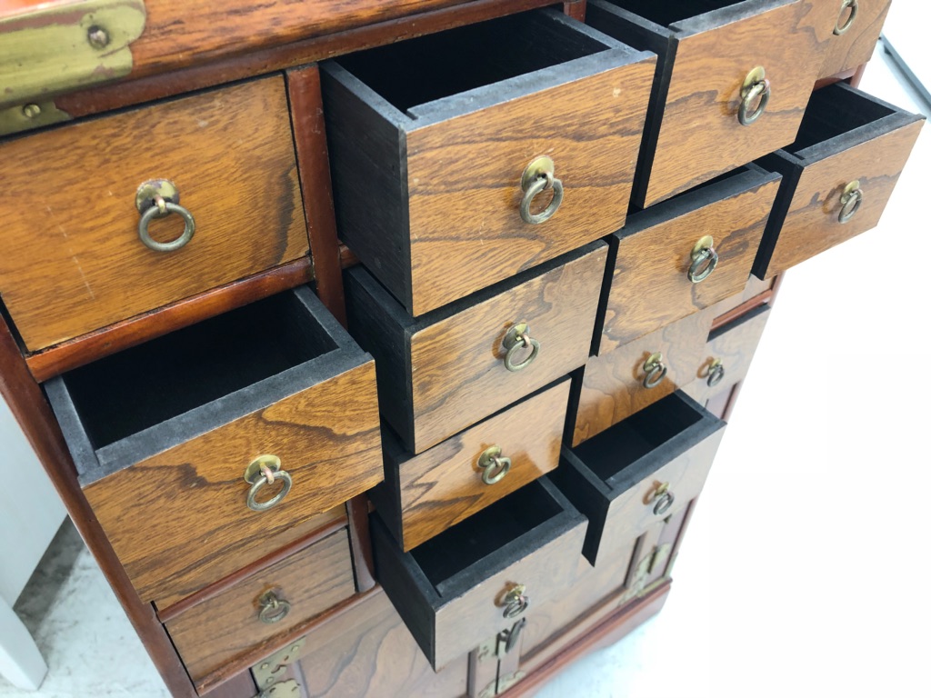 オシャレな中国民芸薬箪笥販売中！【横浜鶴見店】｜2019年01月27日