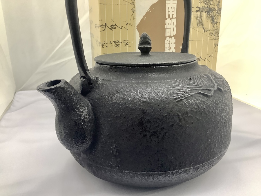 万代屋】鉄瓶 南部鉄器 松 2.0L 未使用品 買取入荷!!【横浜鶴見店