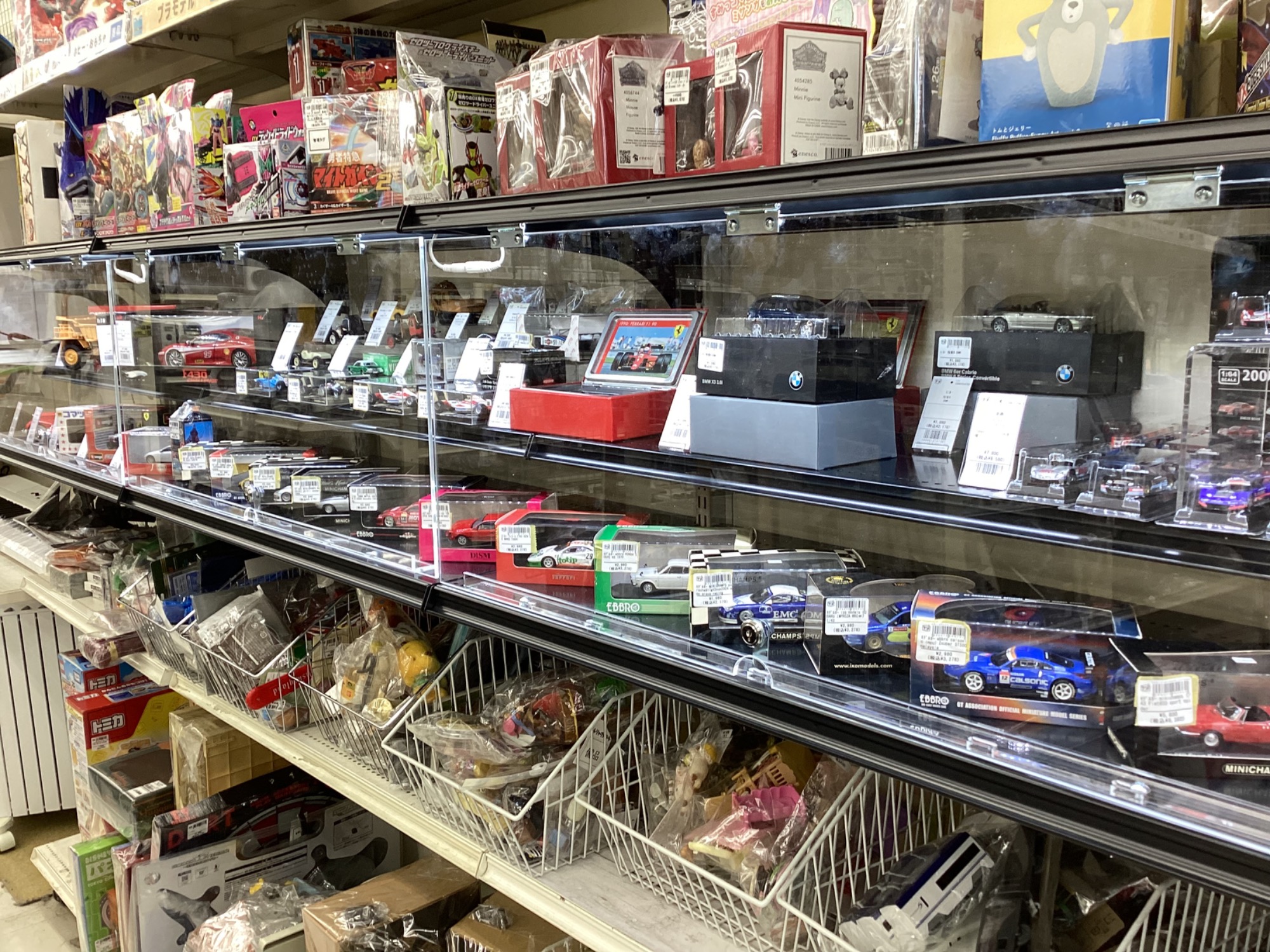 フィギュア・モデルカーなど幅広く展示中！】当店のホビー売場をご紹介