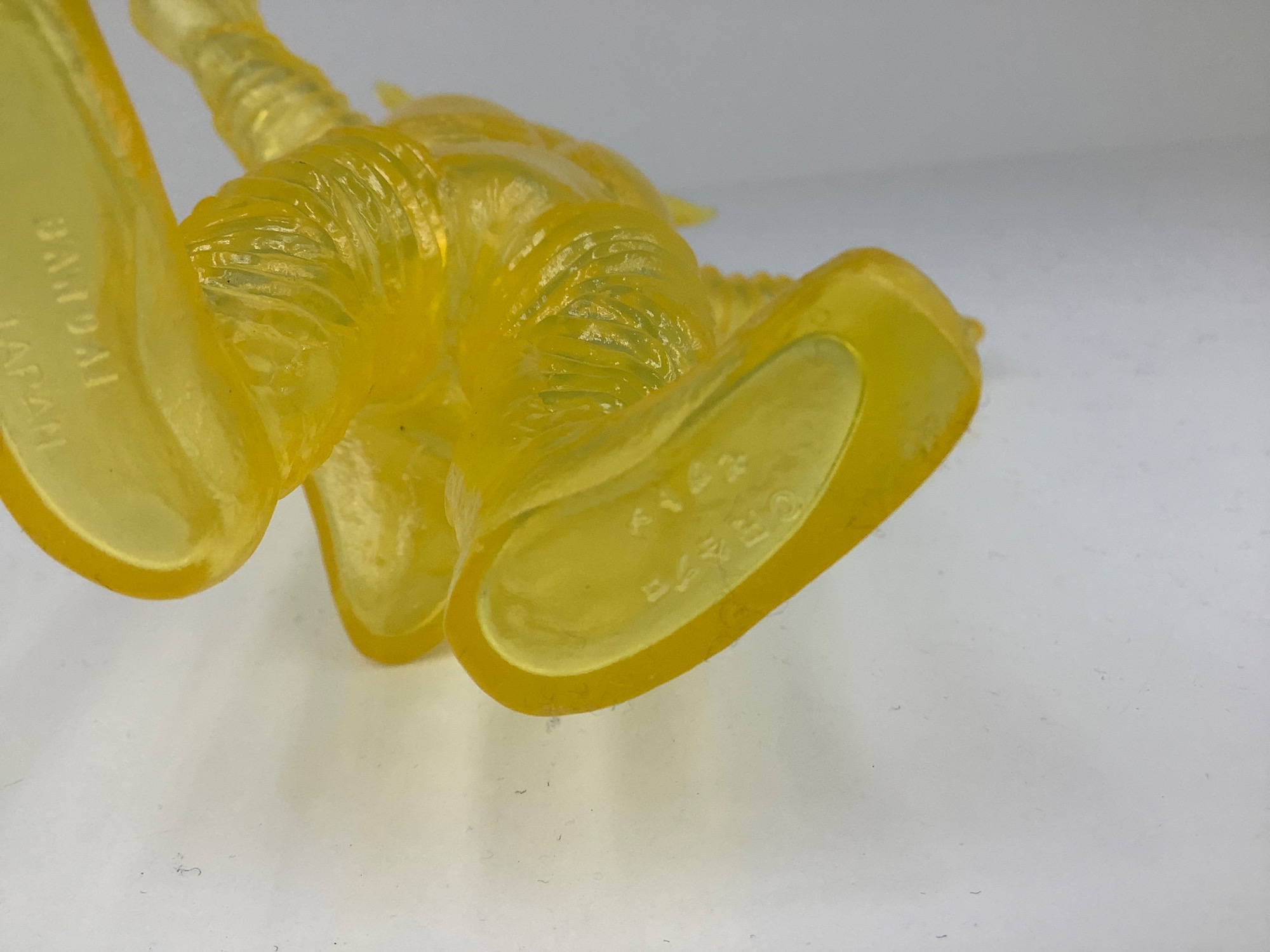 抽選プレゼントカラーのゼットンのソフビ【クリアイエロー 1983年】が