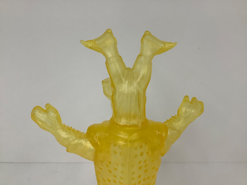 抽選プレゼントカラーのゼットンのソフビ【クリアイエロー 1983年】が