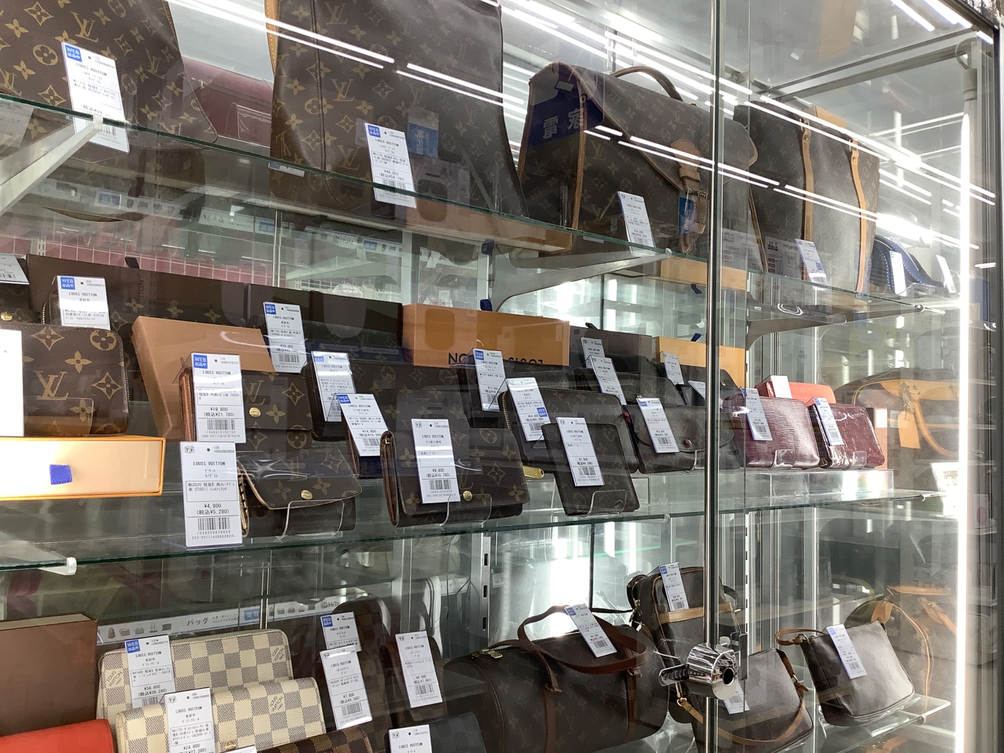 LOUIS VUITTON（ルイ・ヴィトン）エピのキーケースを入荷しま