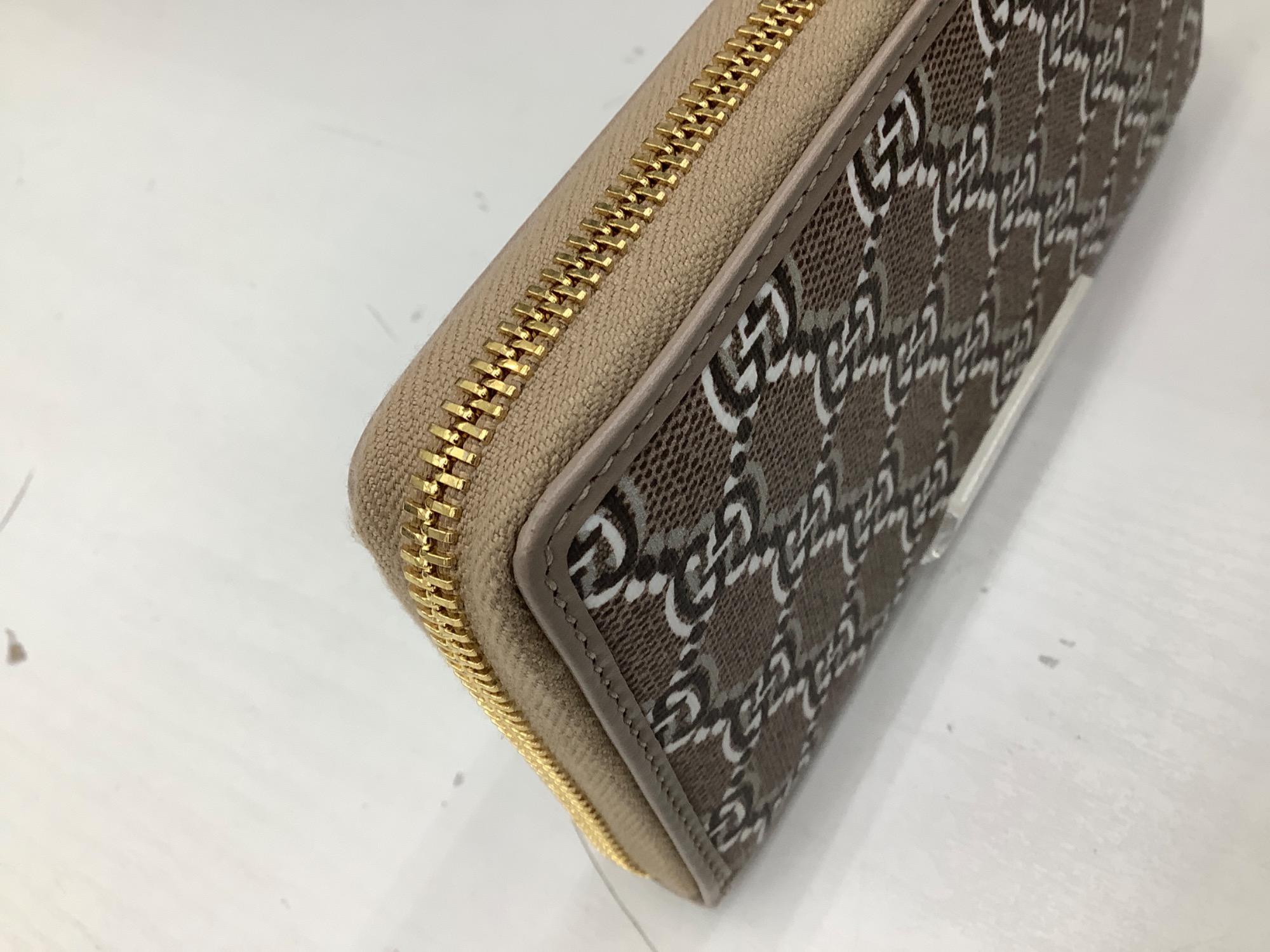 GUCCI(グッチ)GGシャドウの長財布をご紹介！【ブランド買取強化中