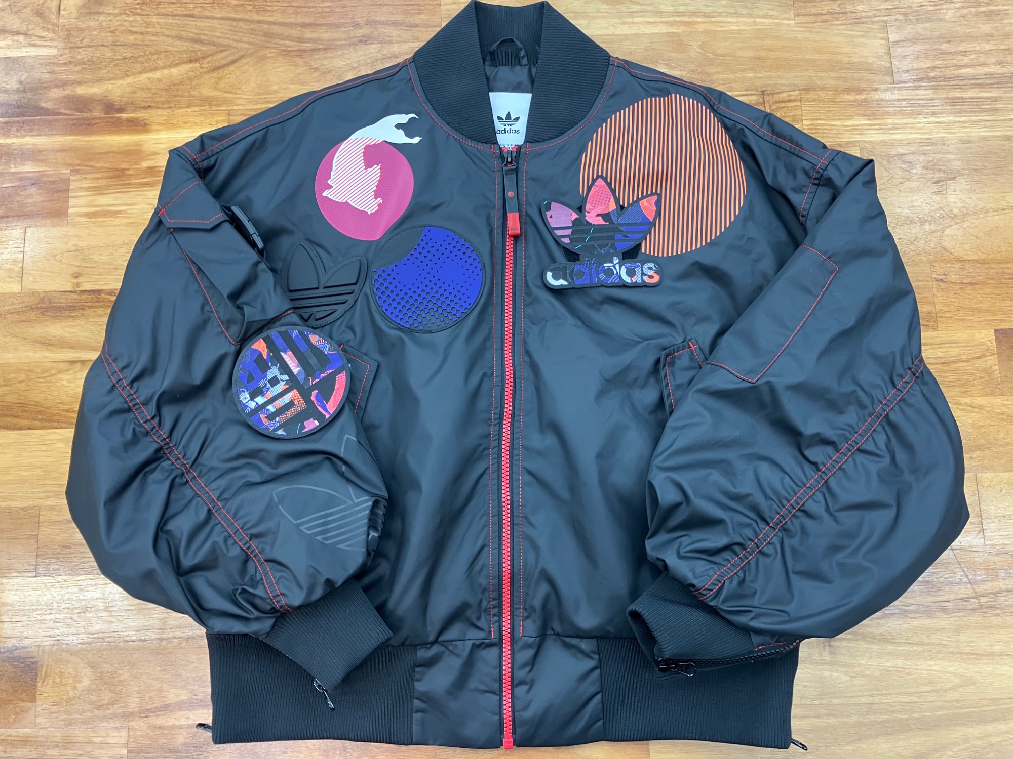 adidas originals(アディダス) パッチボンバージャケット GN4735 入荷